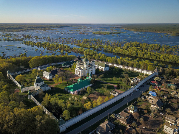 Image - Novhorod-Siverskyi Transfiguration Monastery (aerial view).